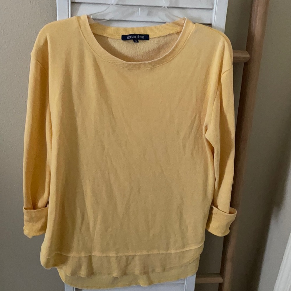Med super cute yellow light sweatshirt ☀️